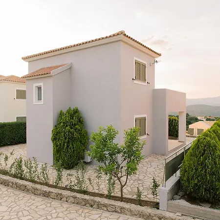 Vasilopoulos Residences - Emelia With Shared Pool 别墅