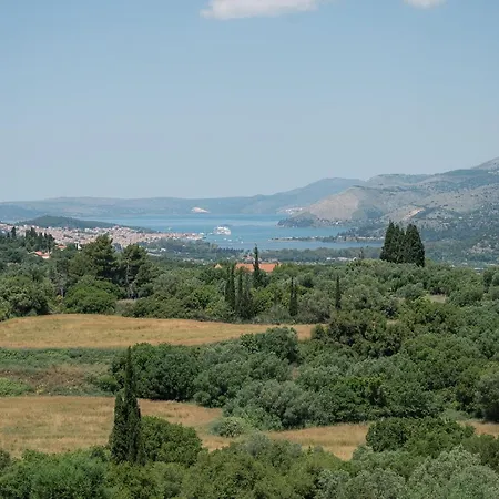 Vasilopoulos Residences - Emelia With Shared Pool Villa *