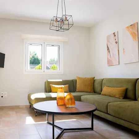 Vasilopoulos Residences - Emelia With Shared Pool