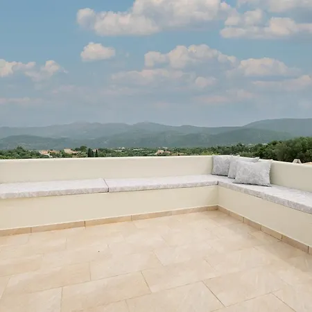Vasilopoulos Residences - Emelia With Shared Pool Villa *