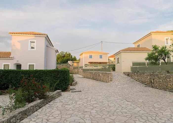 Villa Vasilopoulos Residences - Emelia With Shared Pool *